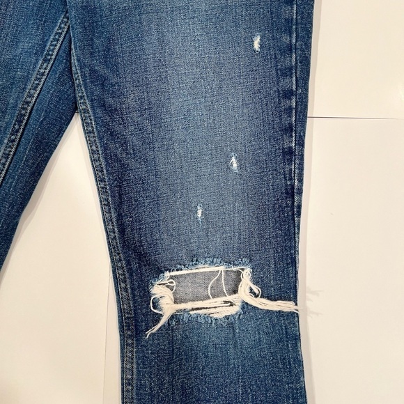 Abercrombie & Fitch Ultra High Rise Mom Jean Distressed Size 26/2R - Picture 2 of 6